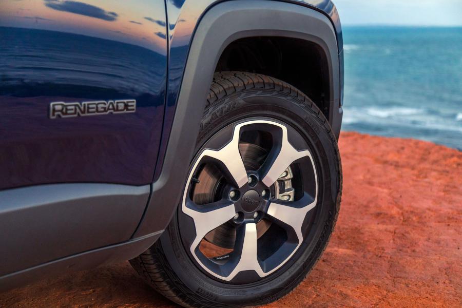 Детали экстерьера Jeep Renegade Trailhawk (BU) 2018 года  (LA) (фото 12 из 21)